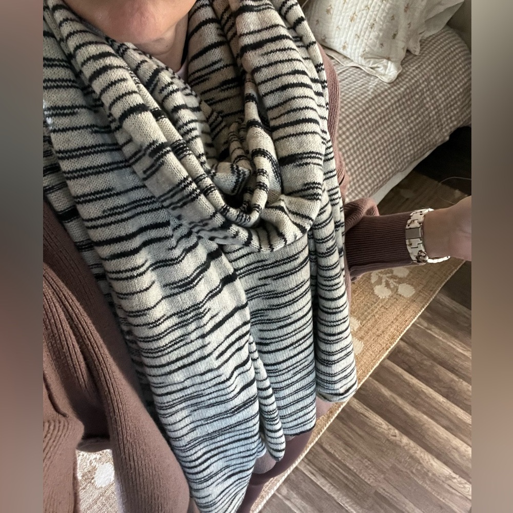 White and Warren cashmere travel wrap scarf